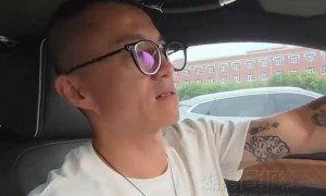 著名车评人出车祸，驾驶劳斯莱斯电车撞车，口头禅:这你受得了吗