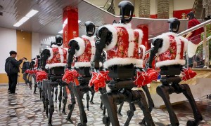 原创 
            中国版“钢铁侠”，彻底爆了