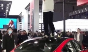 车顶维权女车主历时4年新进展，法院判令特斯拉提供完整行车数据