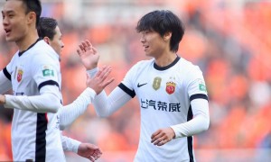 领头羊刹车！中超-卡扎伊什维利双响刘洋建功 泰山3-1逆转海港