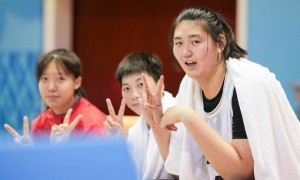 2米26张子宇率队夺金无悬念 场均26分命中率94.4%