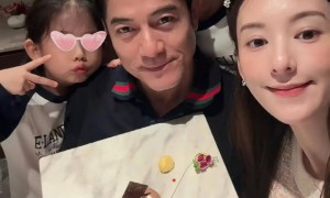 郭富城夫妇合体看赛马，方媛穿小黑裙挺孕很高级，透露三胎预产期