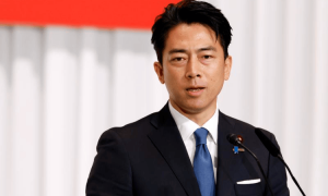 距离投票日还剩一周，“头号热门”小泉进次郎“翻车”了